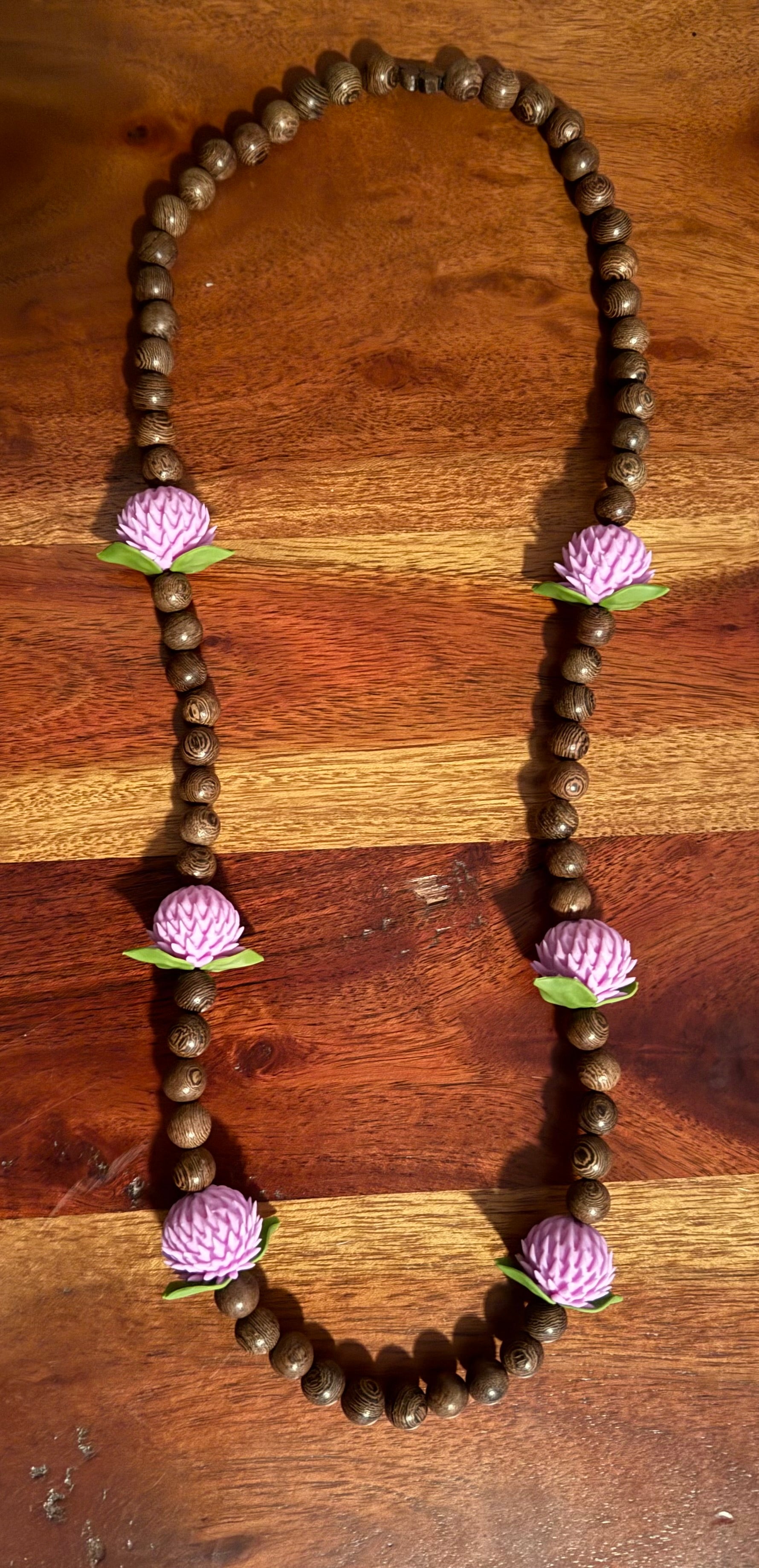 Amaranth Globe Light Purple Lei w/Dark Wood
