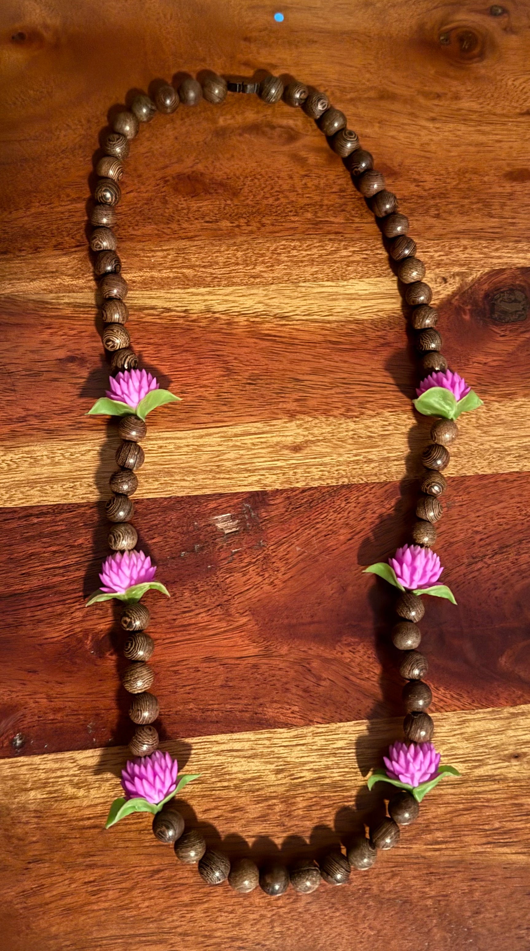 Light Pink Amaranth Globe w/Dark Wood Lei